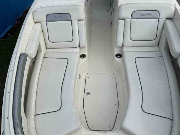 Used 2010  powered Sea Ray Boat for sale